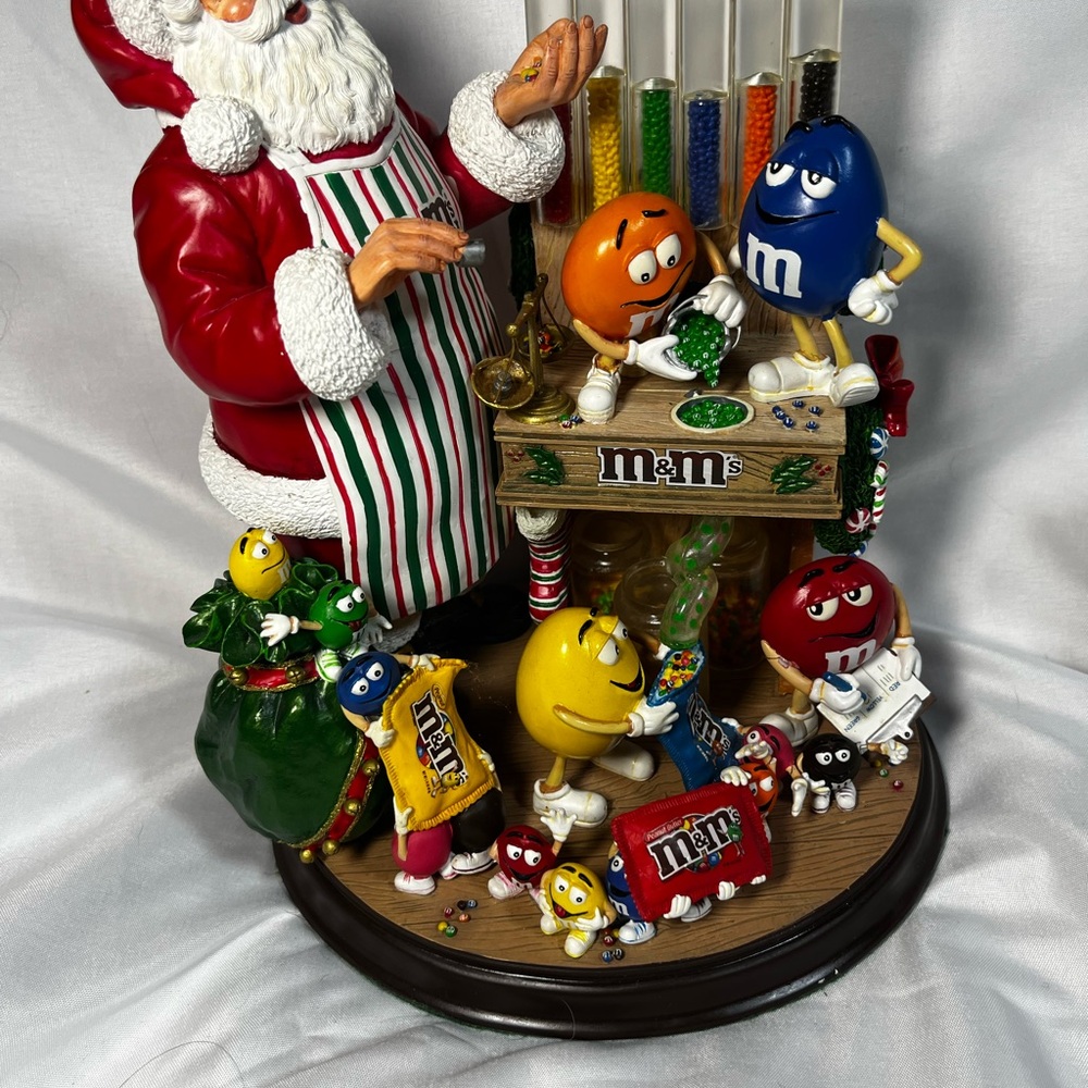 Vintage M&M's SANTA CLAUS Danbury Mint Holiday Christmas‎ Collectible Figurine